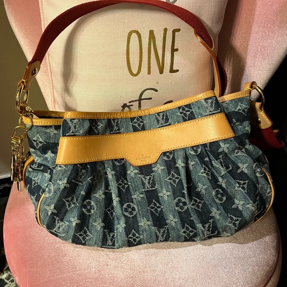 Authentic Limited Edition Louis Vuitton Denim Cruise Porte Epaule Raye Bag ๐ ๐ฅ - Picture 5 of 16